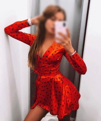 Страстная рыжая дама приглашает в гости и предлагает незабываемое времяпрепровождение. Откровенные разговоры и феерический отдых гарантированы. 15207, 23 года