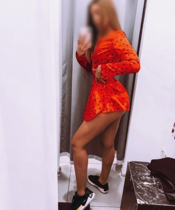 Страстная рыжая дама приглашает в гости и предлагает незабываемое времяпрепровождение. Откровенные разговоры и феерический отдых гарантированы. 15207, 23 года